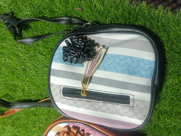 5038 Round Sied Bag - Black