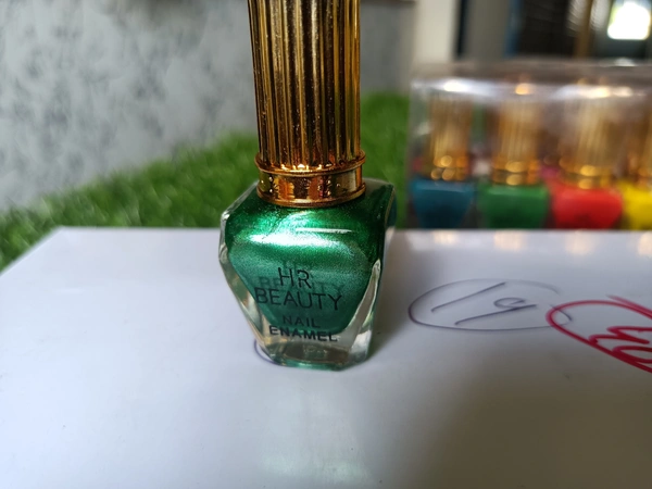 6004 HR Beauty Nail Polish  - Green