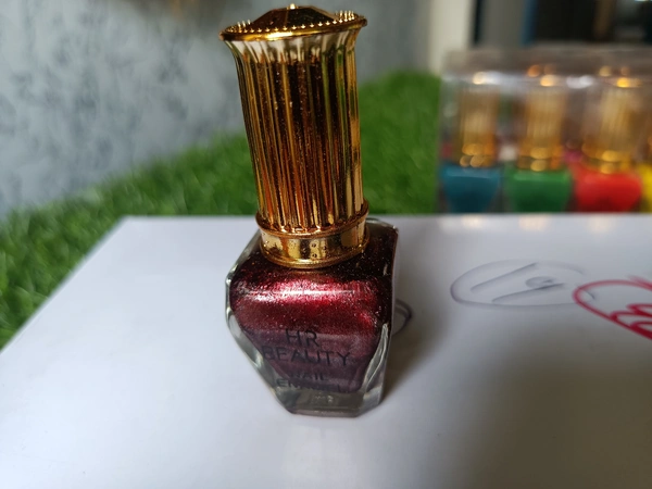 6004 HR Beauty Nail Polish  - Maroon