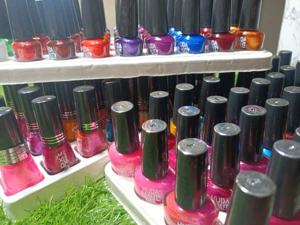 6007 Huda beauty Nail Polish 