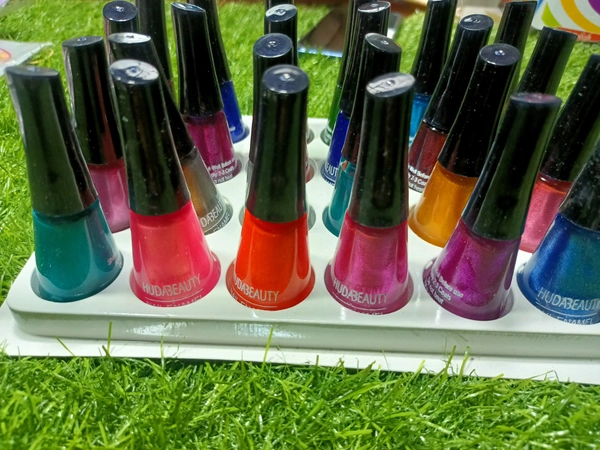 6012 Huda beauty Nai Polish 