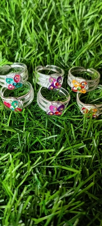 8006 Leg Finger Ring. Multicolour.