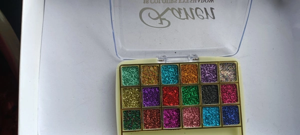 1101 18 Colours Glitter Eye Shadow 