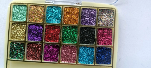 1101 18 Colours Glitter Eye Shadow 