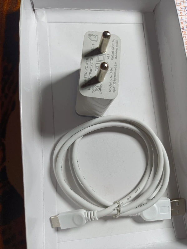 8407 2 USB smar Fast Charger 