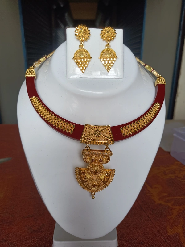 703 Golden Pola Jewellery Set