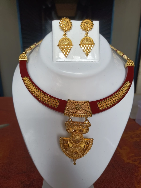 703 Golden Pola Jewellery Set