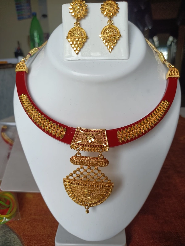 705 Golden Pola Jewellery Set