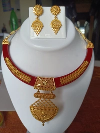 705 Golden Pola Jewellery Set