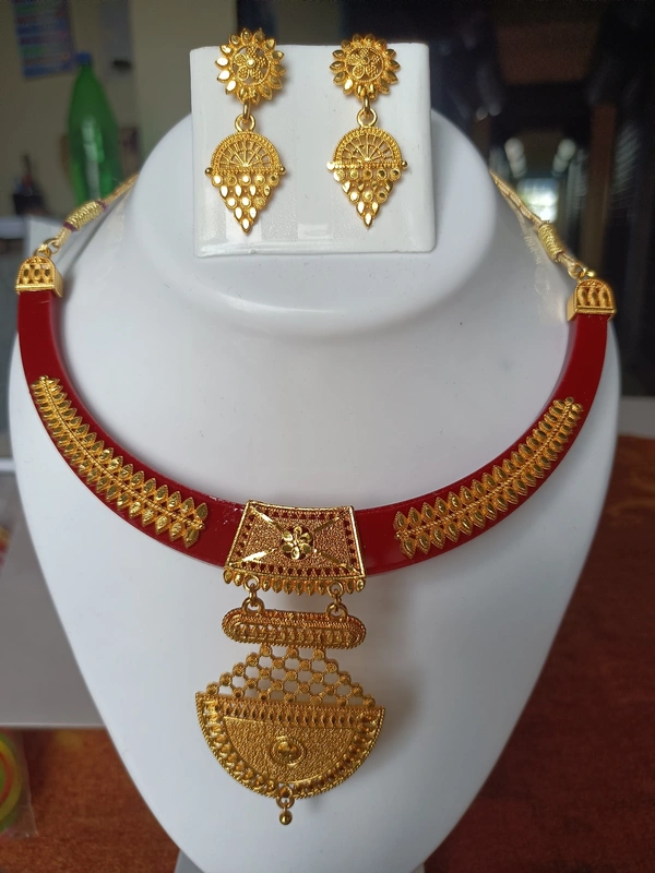 705 Golden Pola Jewellery Set