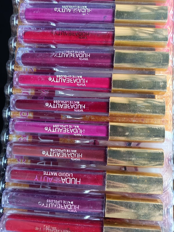 1220 Huda beauty Matte Liquid Lipstick 