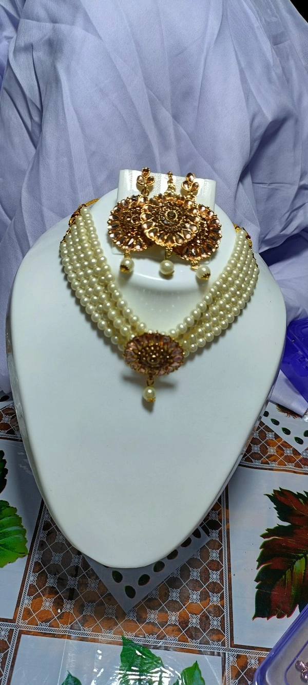 762 Stone  & Moti Jewellery Set