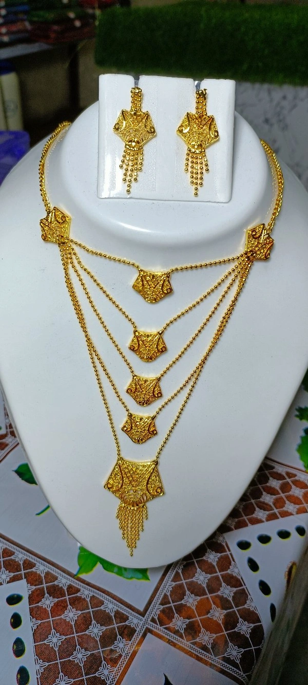 767  Golden Jewellery Set 