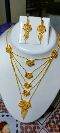 767  Golden Jewellery Set 