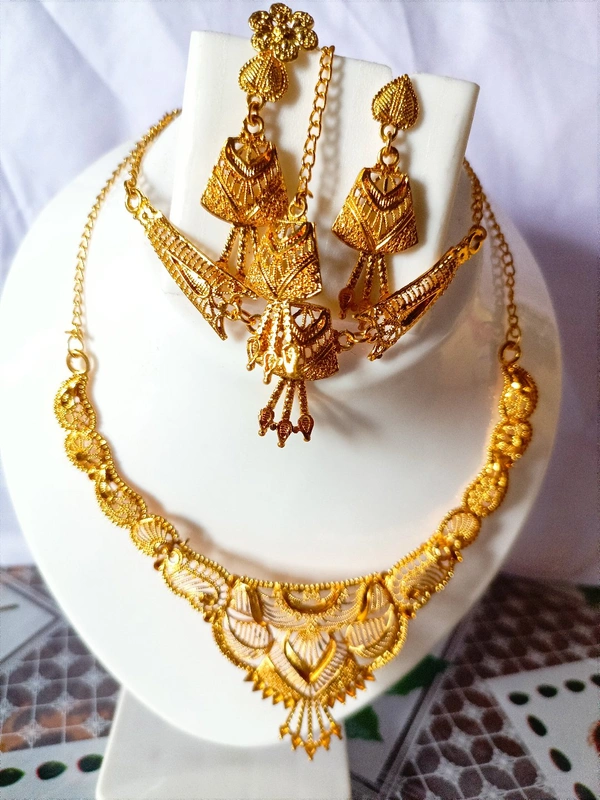 796 Golden Jewellery Set 
