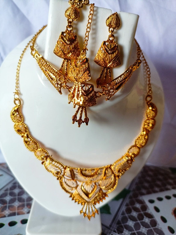 796 Golden Jewellery Set 