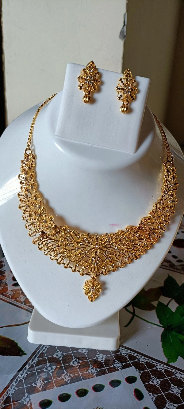 800 Stone Golden Jewellery Set 