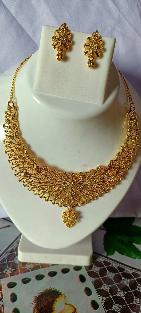 800 Stone Golden Jewellery Set 