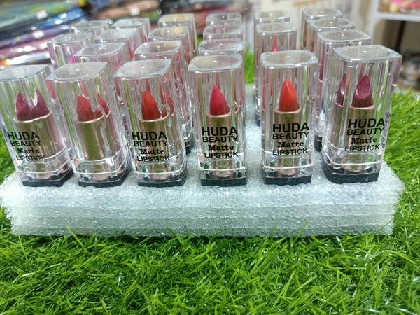 1201 Huda beauty Matte Lipstick 