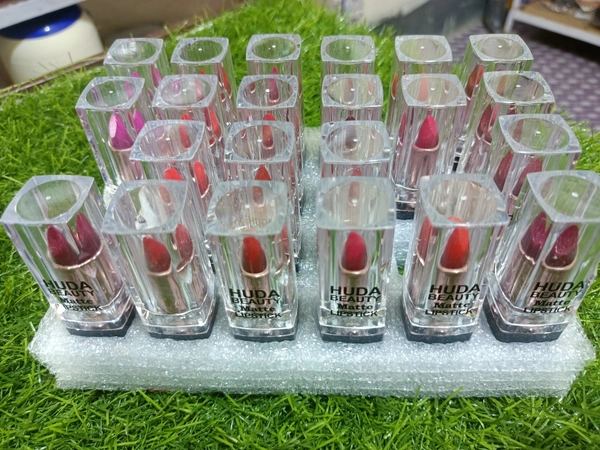 1201 Huda beauty Matte Lipstick 