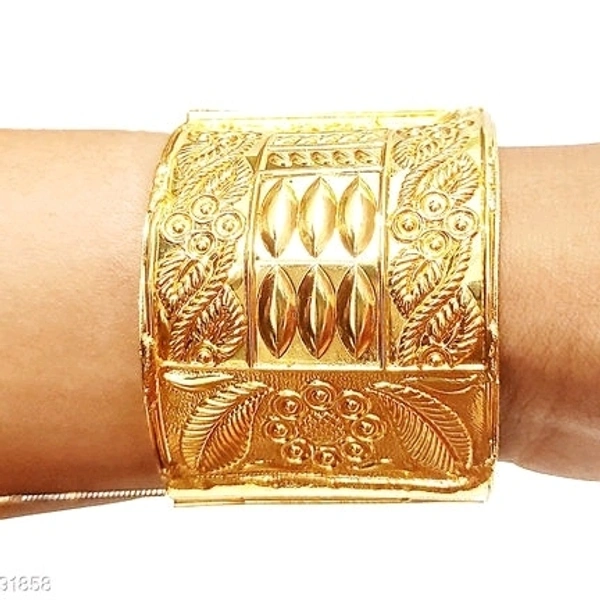 Allure Unique Bracelet & Bangles
Base Gam kharu Metal: Copper