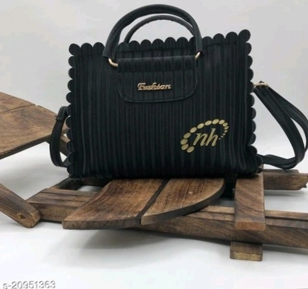 Fancy Sling For Women In Wonderful Design
Material: PUNo. of Compartments: 2