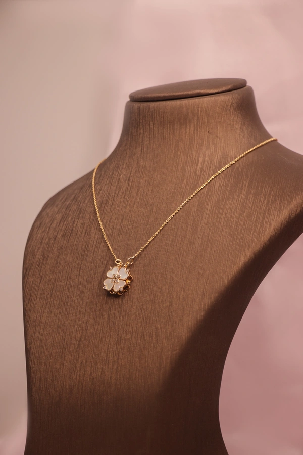 flower magnet necklace 