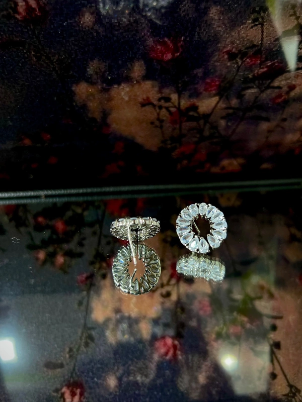 Glassy Stud Earring 