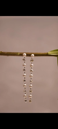 Hanging Perl Earring 