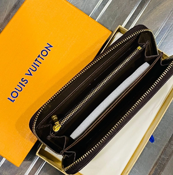 Louis Vuitton Premium Purse 