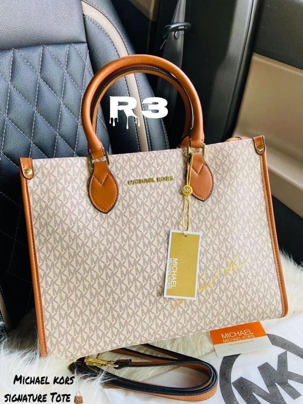 Micheal Kors Bag For Ladies - White