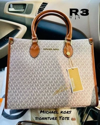 Micheal Kors Bag For Ladies - White