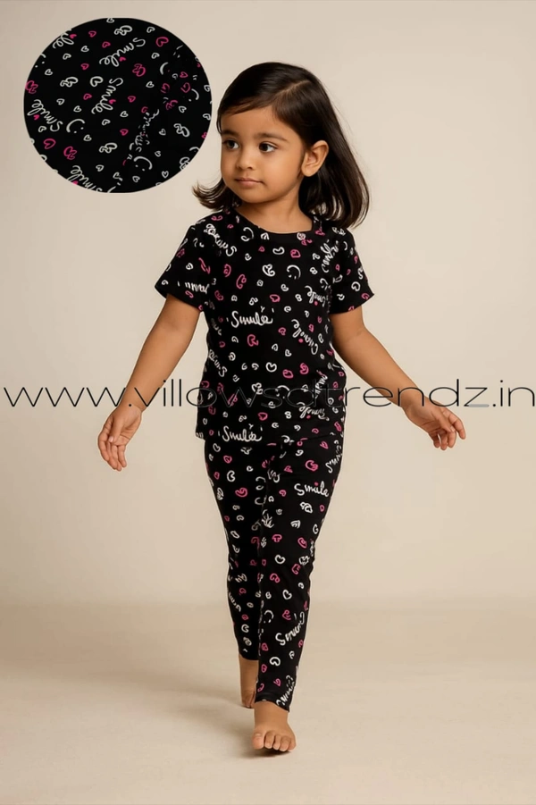 Smurf Finds Kids Unisex Pyjama Set | T-shirt with Full Phant | 100% Cotton | Black | PYJ13509-249 - M, Black