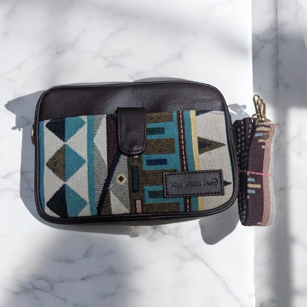 The Little Paw Boxy Sling With Jacquard Fabric Matching Sling - 7*9