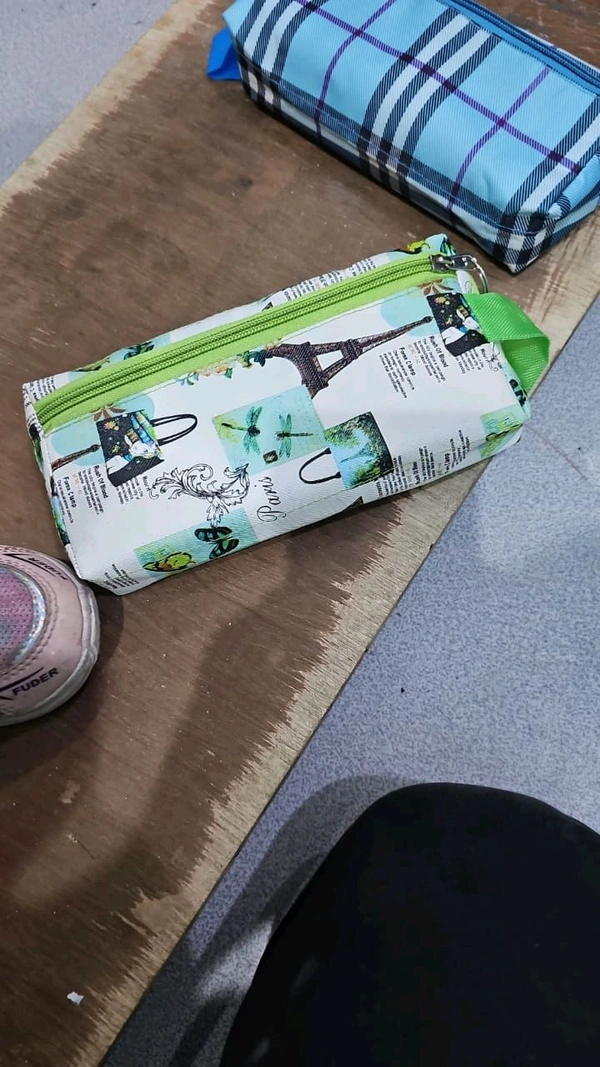 Tower Single Zip Pouch 