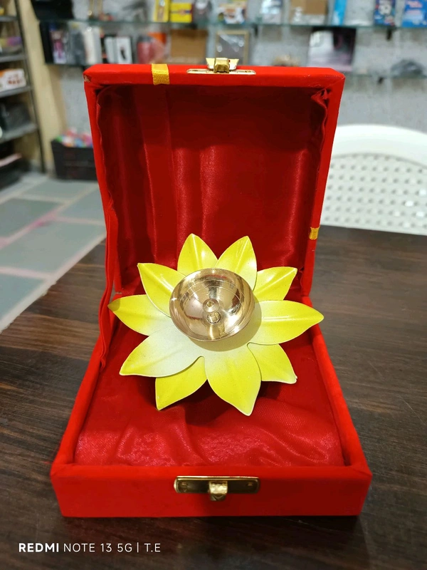 Flower diya