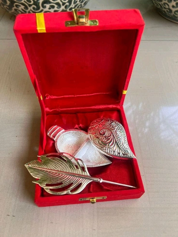 Paan Dabbi with Tika stick