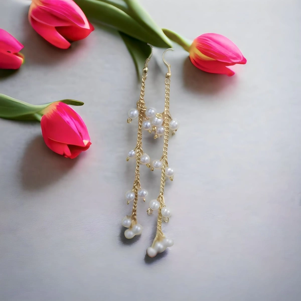 DebDebi Traditional Chain With White Beads Earrings