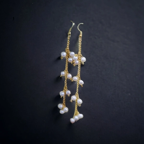 DebDebi Traditional Chain With White Beads Earrings