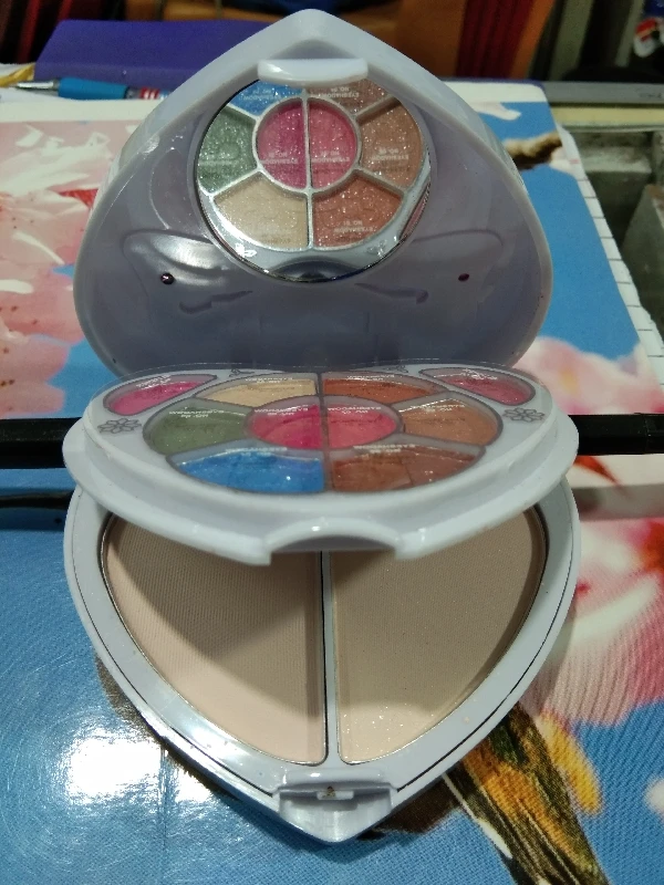 T.Y.A Makeup Kit - 17 grm