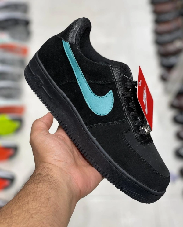 NIKE -AIRFORCE SHOWROOM ARTICLE - SIZE *678910