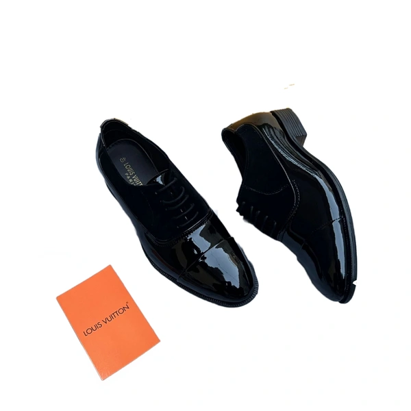 Louis  - Black