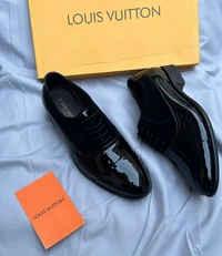 Louis  - Black