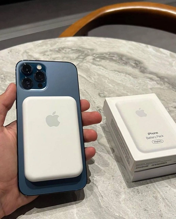 APPLE MAG SAFE WIRELESS POWER BANK - White