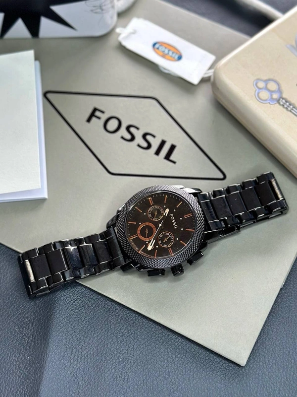 FOSSIL  ✅This 45 mm fossil features a black  dial, chronograph movement and full black metal strap - Cinnamon