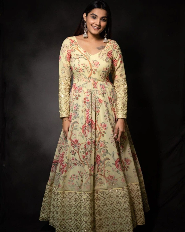 NEW ĐĚSIGNER PARTY WEAR LOOK NEW GOWN DC 2036 - FREE