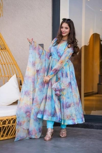NEW ĐĚSIGNER PARTY WEAR GOWN.AND DUPPATA ,PANTLOOK NEW - FREE