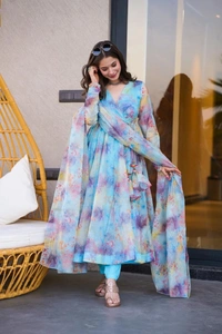 NEW ĐĚSIGNER PARTY WEAR GOWN.AND DUPPATA ,PANTLOOK NEW - FREE