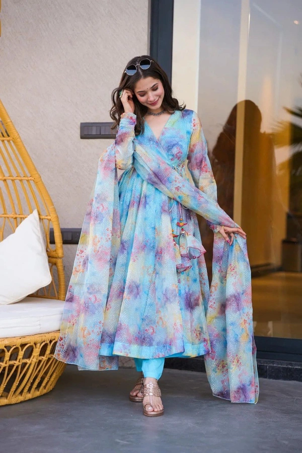 NEW ĐĚSIGNER PARTY WEAR GOWN.AND DUPPATA ,PANTLOOK NEW - FREE