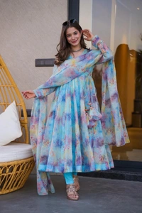 NEW ĐĚSIGNER PARTY WEAR GOWN.AND DUPPATA ,PANTLOOK NEW - FREE